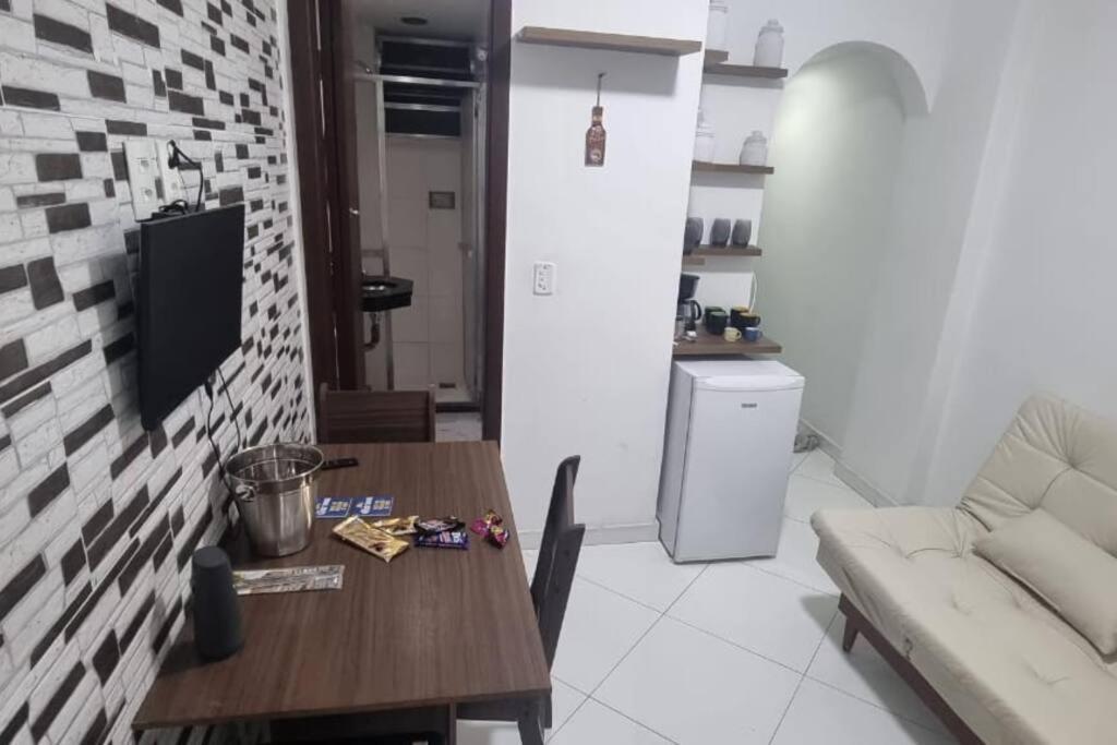Quarto E Sala A Uma Quadra Da Praia Copacabana Posto 02 Rio de Janeiro Kültér fotó